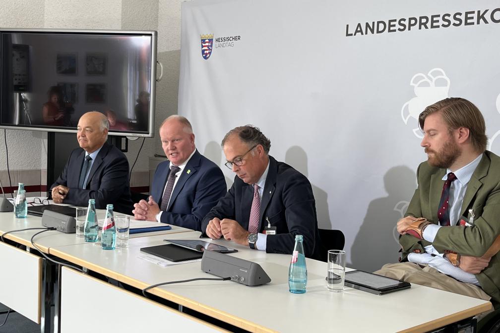 Schmal, Russell, zu Waldeck