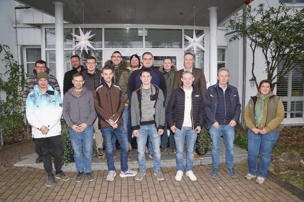 Meisteranwärter vor dem TTH