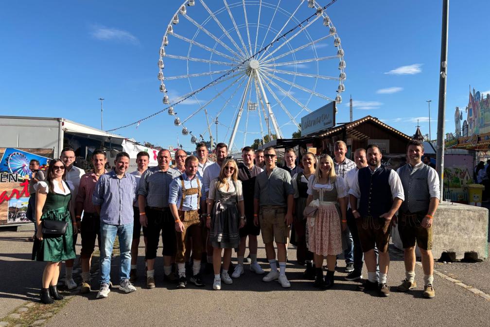 Gruppenbild auf dem Cannstatter Wasen in Stuttgart