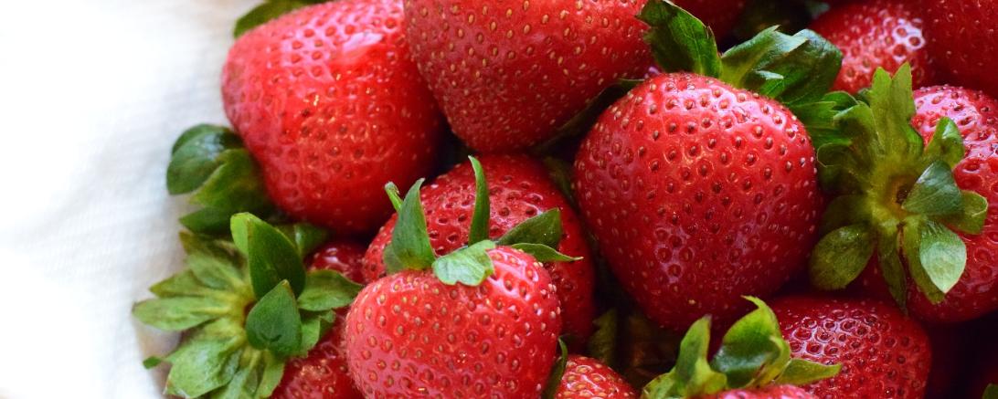 Erdbeeren in Schüssel