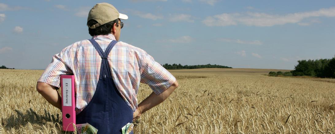 EU Agrarförderung Bauer Feld Geld Ordner