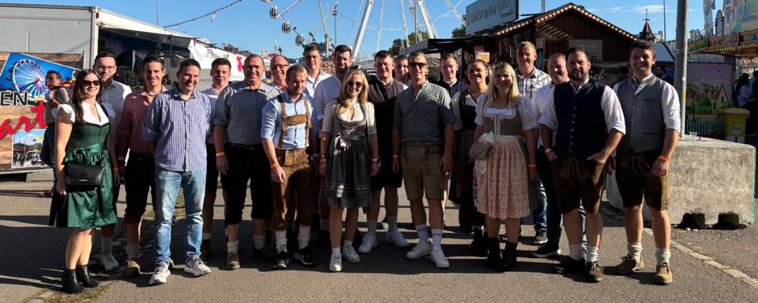 Gruppenbild auf dem Cannstatter Wasen in Stuttgart