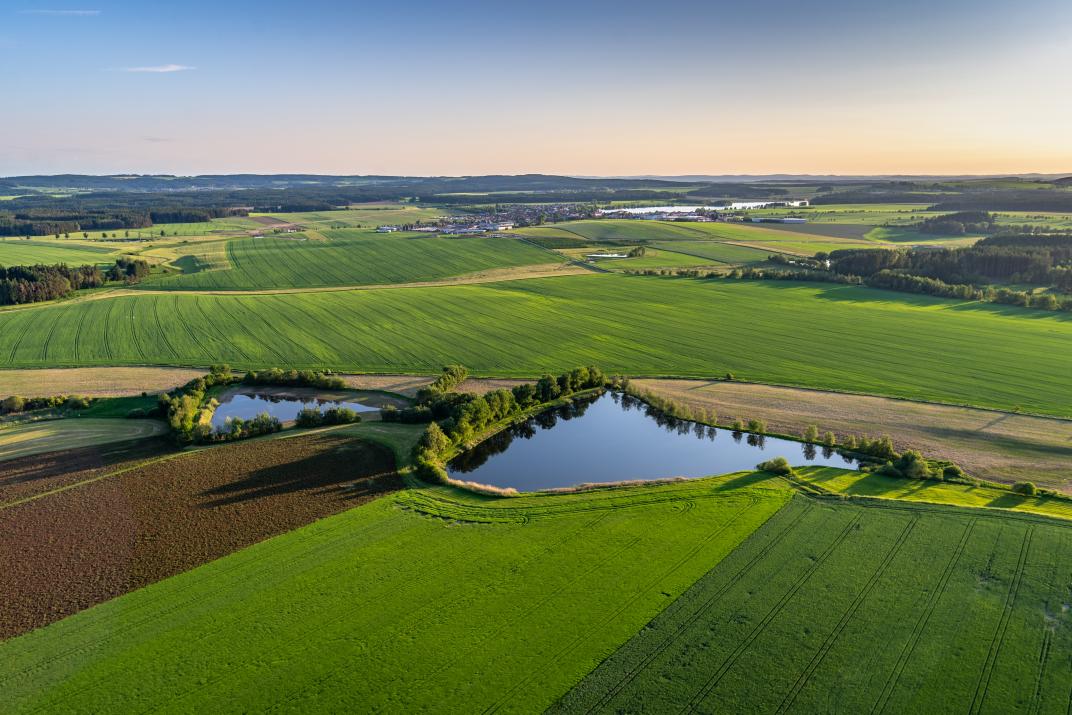 Gewässer_Acker_Landschaft 